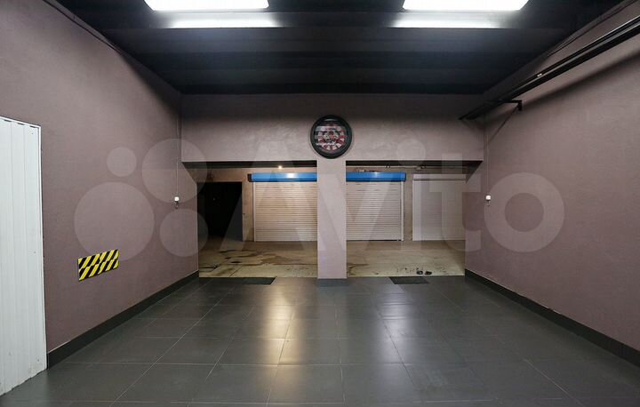 Машиноместо, > 30 м²