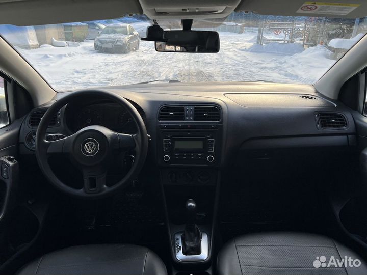 Volkswagen Polo 1.6 AT, 2012, битый, 160 000 км