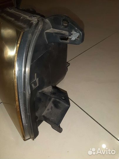 Фара передняя правая Митсубиси Паджеро 3