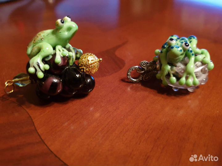 Коллекционные фигурки лягушек