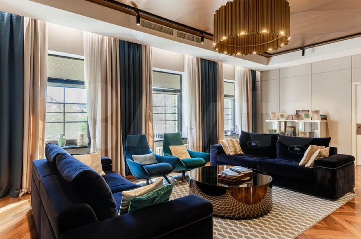 Коттедж 700 м² на участке 32 сот.