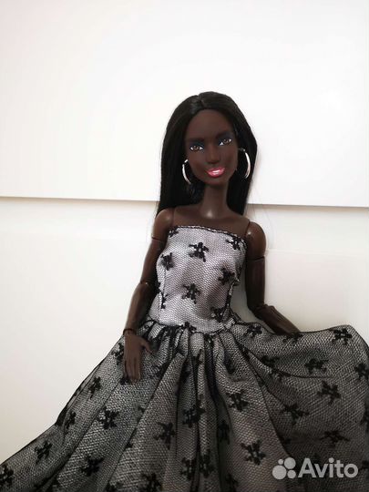 Barbie fashionistas 90 на шарнирном теле looks 10