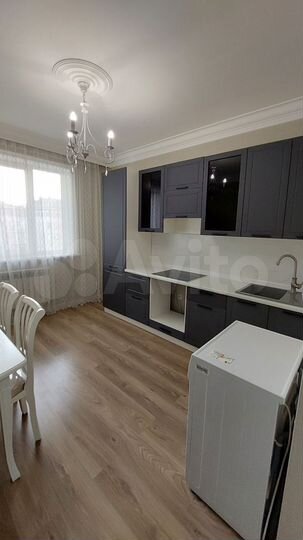 2-к. квартира, 85 м², 8/16 эт.