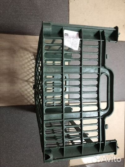 Банановые и пластмассовые ящики