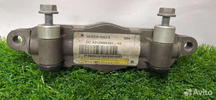 Пиропатрон петли капота правый Mercedes-Benz