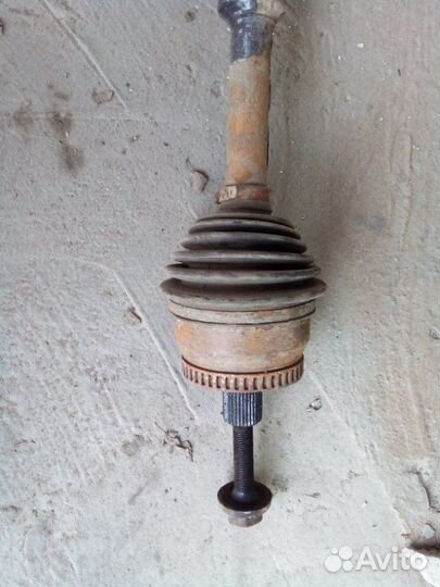 Привод передний правый Volkswagen Passat B5