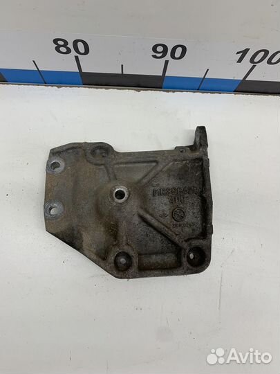 Кронштейн кондиционера Митсубиши Паджеро 4