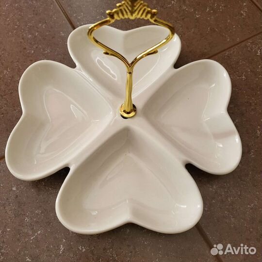 Новая посуда для сервировки стола