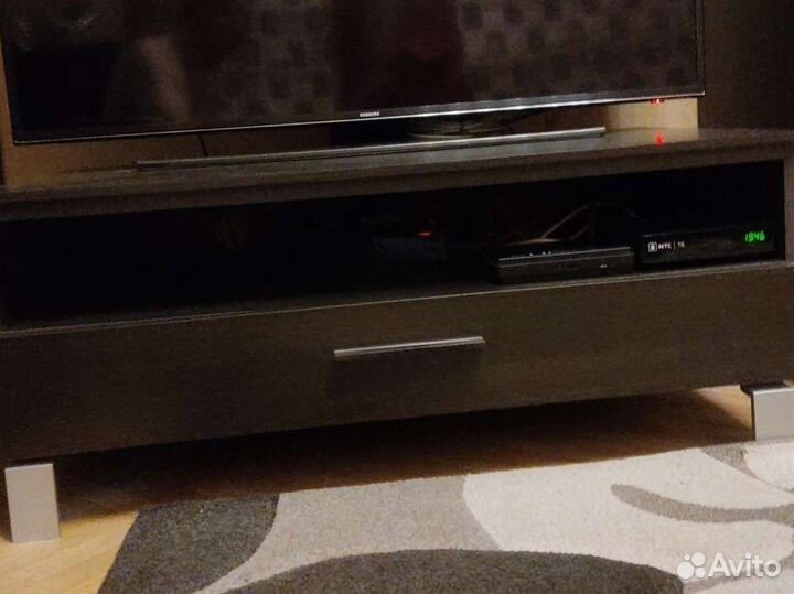 Полки настенные, подставка под телевизор