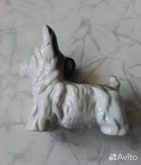 Фарфоровая статуэтка 