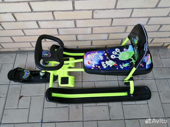 Детский снегокат со спинкой