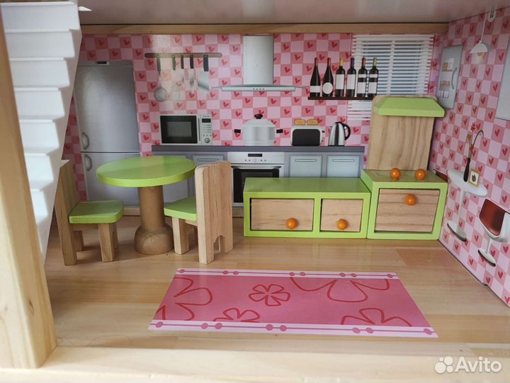Кукольный домик с мебелью