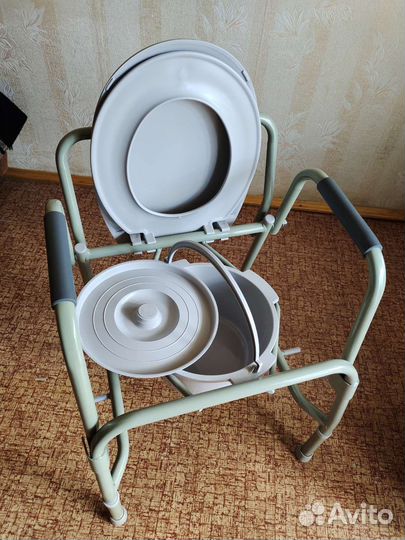 Кресло туалет с опускающимися подлокотниками