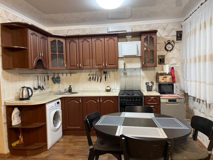 4-к. квартира, 90 м², 9/10 эт.