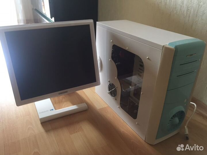 Монитор белый глянец