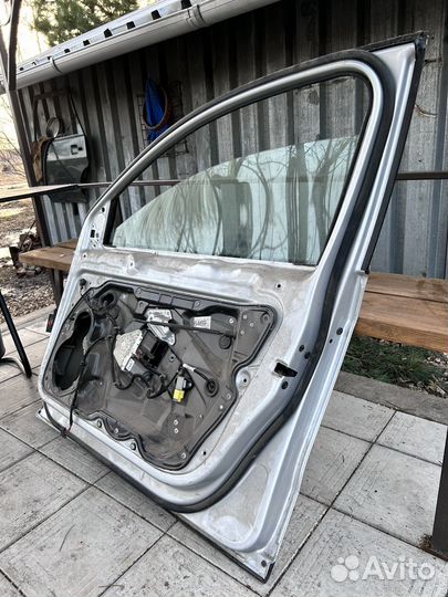 Дверь передняя правай WV passat B6 в сборе