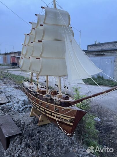 Модель корабля