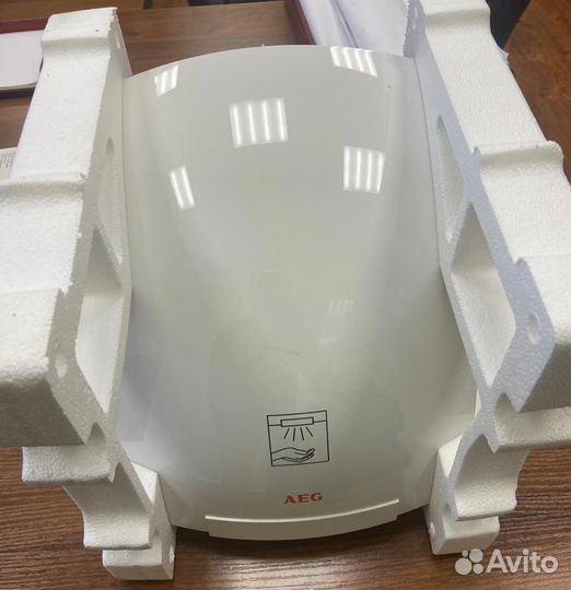 Сушилка для рук AEG новая