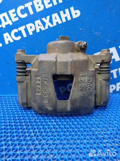 Передний левый суппорт Daewoo Nexia седан 2012