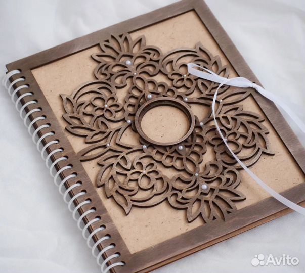 Фотоальбом с деревянной обложкой