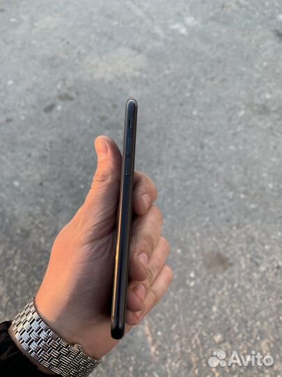 Телефон iPhone se 2020