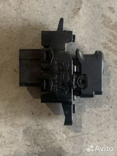 Кнопка стеклоподъемника Hyundai Solaris 1.6 G4FC