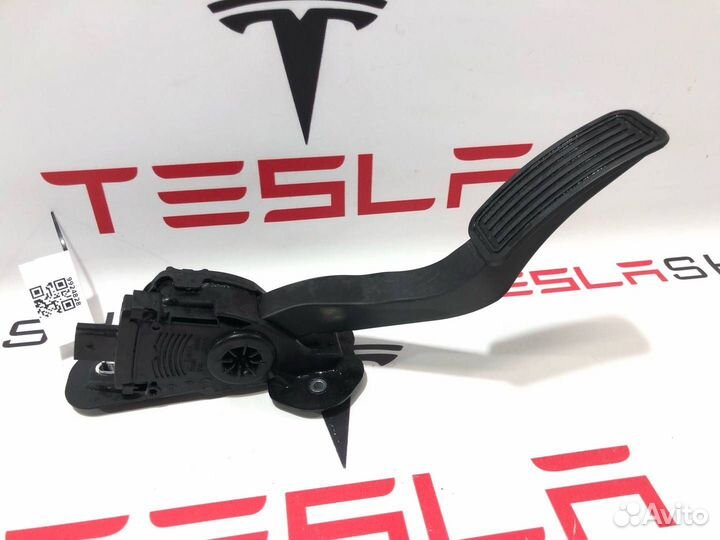 Педаль газа Tesla Model X 2019 1005307-00-A