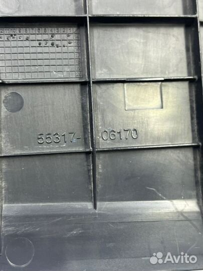 Накладка торпедо передняя правая Toyota Camry