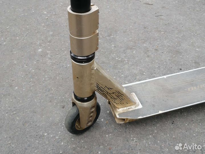 Трюковой самокат Duke 303