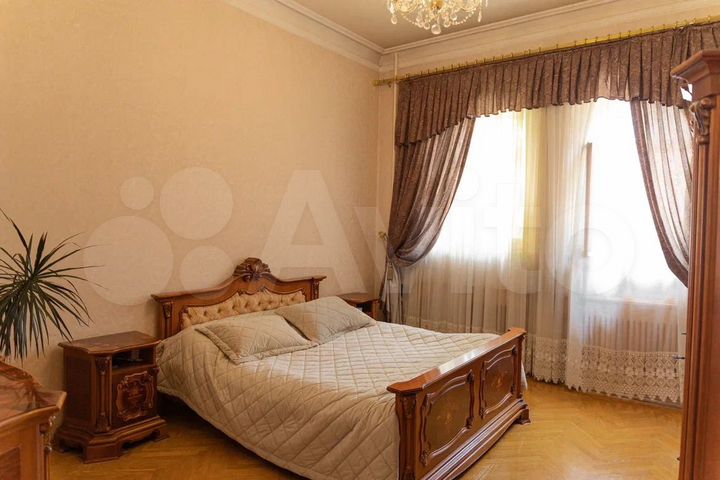 Дом 450 м² на участке 7 сот.