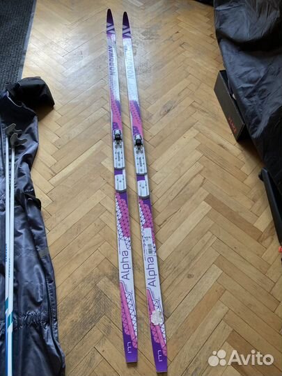 Беговые лыжи, палки, ботинки женские