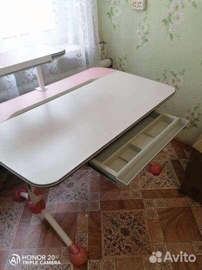 Школьная парта и стул