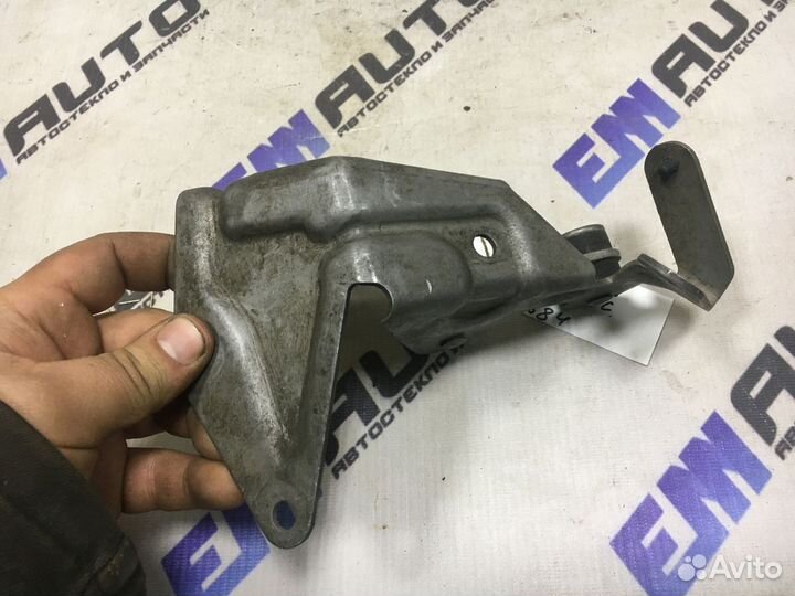 Кронштейн троссов кпп Опель Вектра С