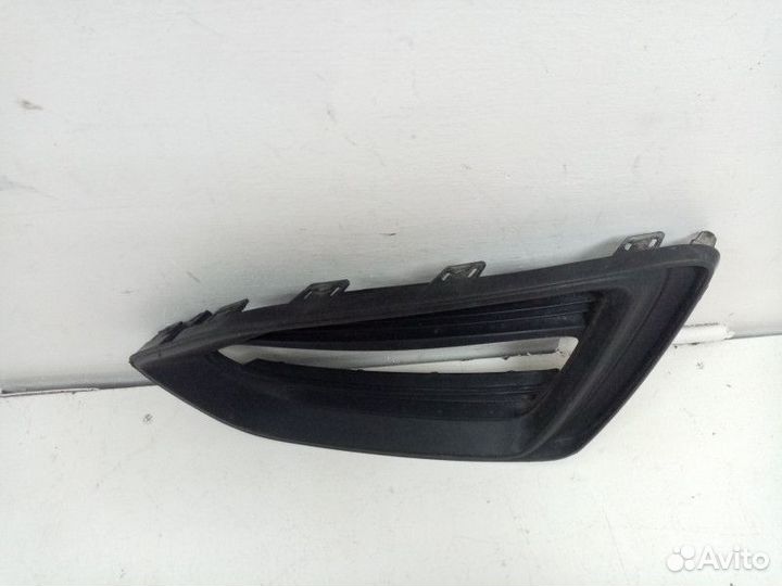 Рамка противотуманной фары правой Hyundai Solaris