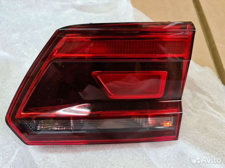 В наличии Фонарь задний внутренний правый