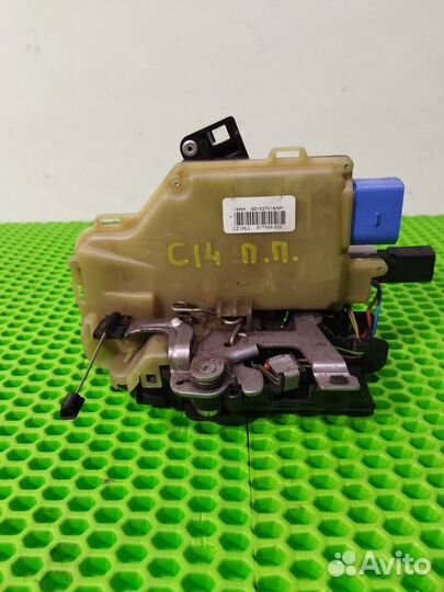 Замок двери передний правый Volkswagen Touareg 7L6