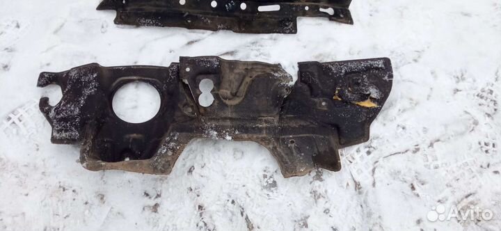 Тепловой экран мотора Шкода Октавия А7