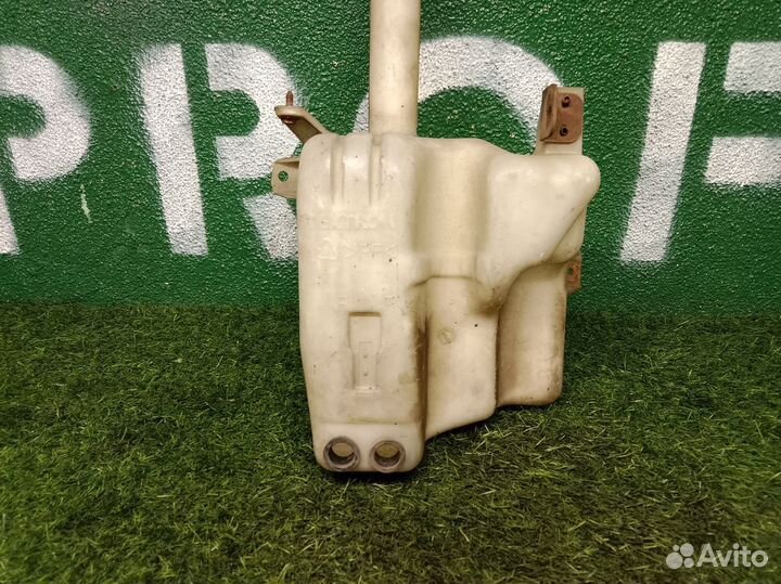 Бачок омывателя для Toyota Avensis 1