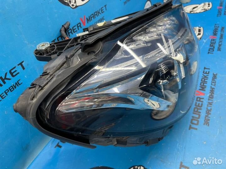 Фара ксеноновая правая Mercedes-Benz C-Class