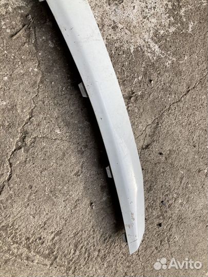 Накладку на решетку радиатора Sandero