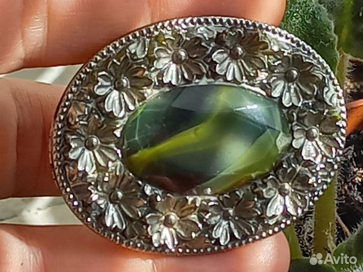 Брошь глушеное стекло Чехословакия