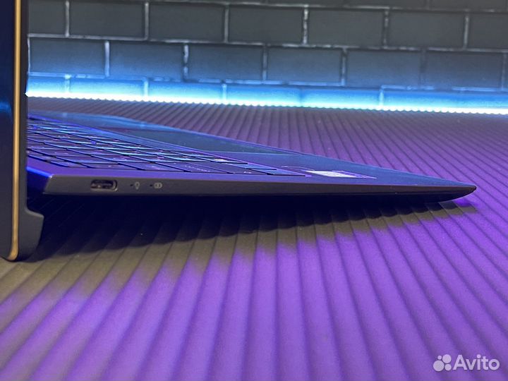 Ноутбук Asus Zenbook i5/8GB/512SSD