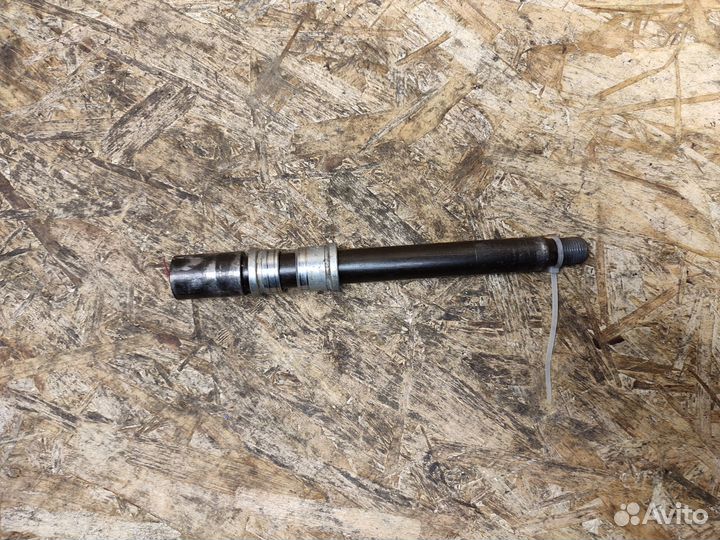 Fjr1300 01-05 ось переднего колеса