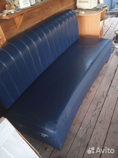 Офисный кожаный диван бу