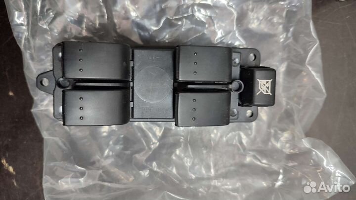 Блок кнопок стеклоподъëмников Мазда 3