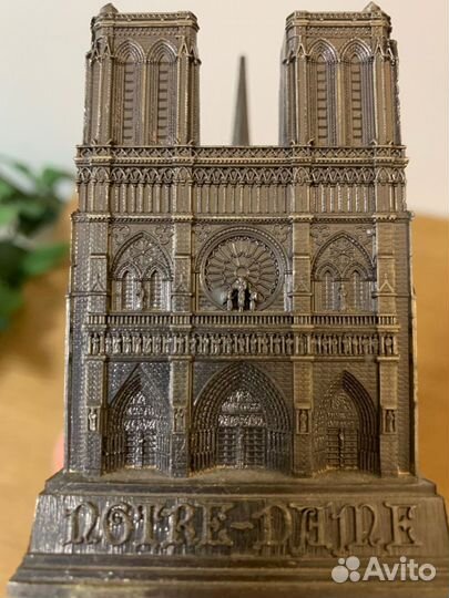 Модель Нотр-Дам-де-Пари