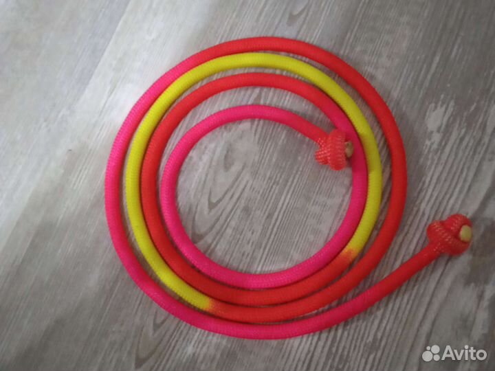 Гимнастическая скакалка