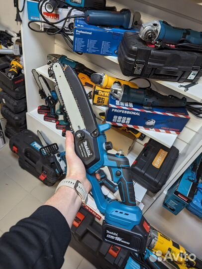 Аккумуляторный сучкорез пила