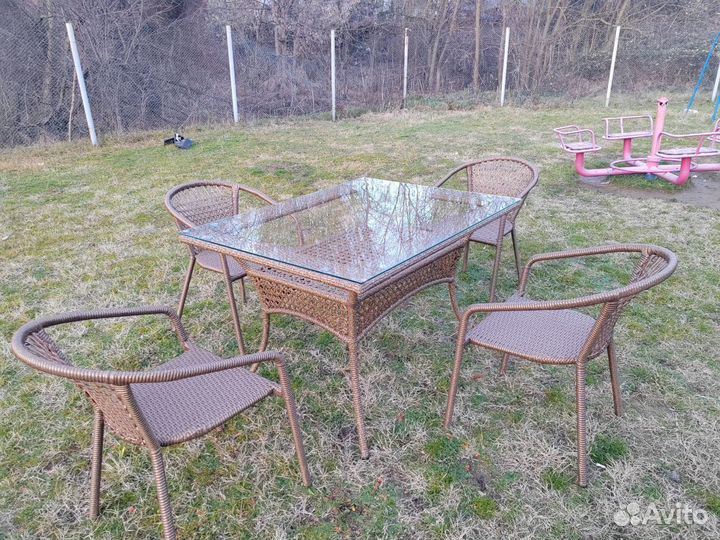 Обеденная группа из ротанга