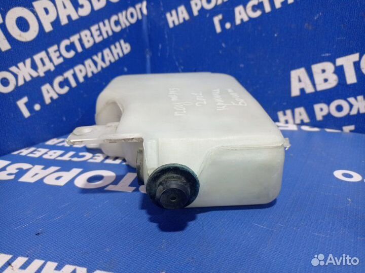 Бачок омывателя заднего стекла Mitsubishi Pajero 3